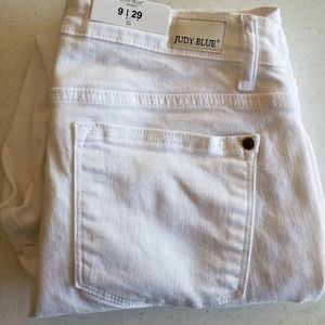 NWT - Judy Blue Capri - White - Size 9/29